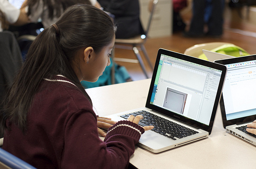 https://upload.wikimedia.org/wikipedia/en/0/02/Globaloria_student_at_computer.jpg